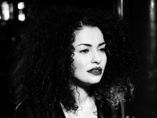 Asma el Ghalbzouri over online shamen: "Laat de vrouwen aan het woord, want wij zijn de grootste slachtoffers"