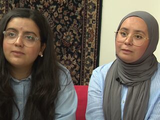 Uitzetting naar Marokko dreigt voor zusjes Sofia (24) en Najoua (21)