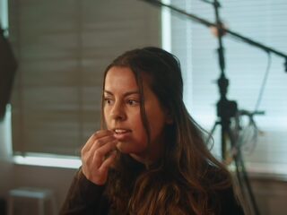 Ambrien vertelt over seksuele intimidatie op school: "Op dat moment bevroor ik gewoon"