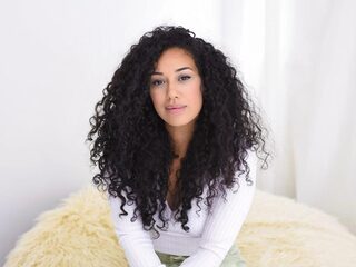 Ouassima (27) helpt slachtoffers van online shaming met haar Facebookgroep