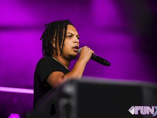 Ronnie Flex uit frustratie over deal met Top Notch: "Ik had niet moeten tekenen"