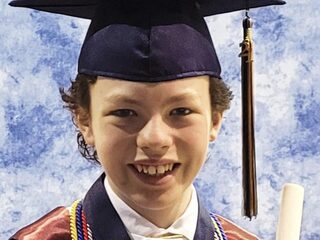 12-jarig wonderkind slaagt binnen jaar voor middelbare school en universiteit