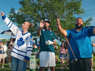 DJ Khaled, Justin Bieber en 21 Savage zijn golfers in clip van 'Let It Go'