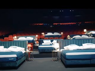 Theater Amsterdam opent Nederlands eerste beddenbioscoop