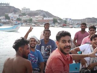 Vissers uit Jemen in één klap rijk na vondst zeldzaam stinkend goedje in potvis