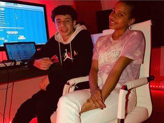 Mourid maakte de track '52 Ruggen' om aandacht te vragen voor Lina's scoliose