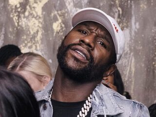 Ingebroken bij Floyd Mayweather, belooft 100.000 dollar voor gouden tip