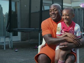 De Achterhoede: de familie van Ryan Gravenberch vertelt waarom ze trots op hem zijn