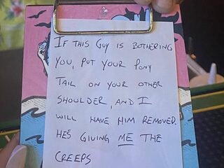 Veel lof voor barman die twee vrouwen redt van man die hen lastigvalt