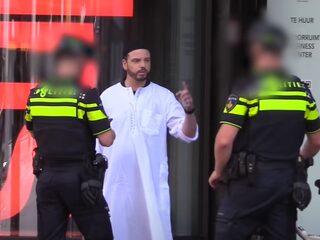 Jaap liep in djellaba door Den Haag en kreeg nare reacties: "Geen prettig sfeertje"