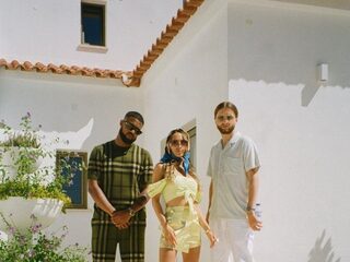 Kevin, Idaly en Yade Lauren de DiXte met 'Praat Met Mij'