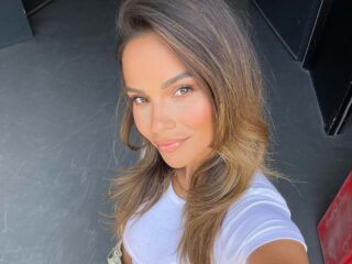 Monica Geuze gaat uit de kleren voor nieuwe campagne: "Stond er niet om te springen"