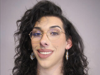 Sharmila (17): "Ik ben bespuugd in mijn gezicht omdat ik een trans vrouw ben"