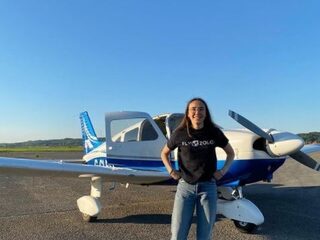 Zara (19) wil als jongste vrouw ooit solo de hele wereld over vliegen