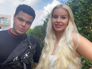 Elijah (20) en Floor (23): "Wees jezelf en blijf niet in je bubbel"