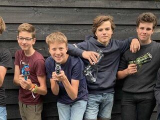 Rens (15) runt al 6 jaar een succesvolle onderneming