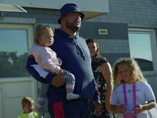 Qucee dropt clip van de inspirerende track 'Kippenvel'