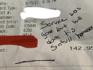 Fooi van $4500 verzameld voor ober na homofobe actie van klanten