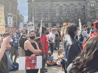 Actievoerders op de Dam voor meer steun aan Afghaanse vluchtelingen