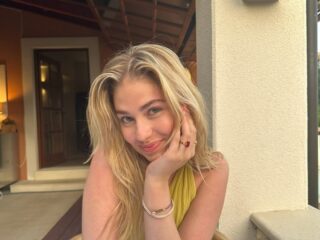 Roxy Dekker gaat keihard onderuit tijdens Lowlands optreden