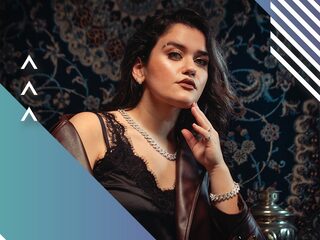 Zangeres Dilayda is ook docente: "Die voorbeeldfunctie neem ik mee als artiest"