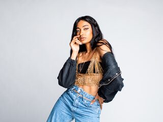 Awry (27): "Ik ben de eerste K-popsongwriter uit Curaçao met een platina-hit"