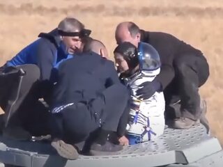 Russische filmploeg veilig geland na filmopnames in de ruimte