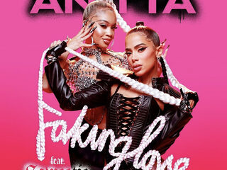 Anitta en Saweetie de DiXte met 'Faking Love'