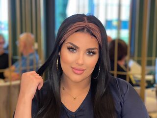 Randa (28) kreeg borstkanker: ''Ik heb echt geleerd om naar mijn lichaam te luisteren''