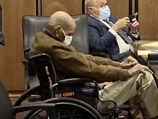 Man (83) vrijgesproken van moord op zijn vrouw na 45 jaar in gevangenis