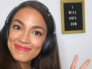 Politica Alexandria Ocasio-Cortez haalt 430.000 kijkers met 'Among Us'-stream