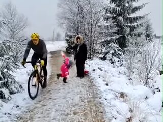 Fietser die vijfjarig meisje kniestoot gaf, wil schadevergoeding van haar familie