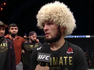 UFC-vechter Khabib Nurmagomedov behoudt wereldtitel en kondigt einde carrière aan