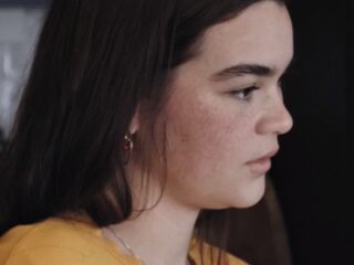 Loïs (22) werd slachtoffer van seksueel geweld en vertelt over 'victim blaming'