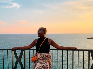 Jo-Ann (27): "Ik voel me niet meer verbonden met de Nederlandse maatschappij"