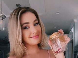 Vrouw verkoopt scheten in potje en verdient 45.000 dollar in een week