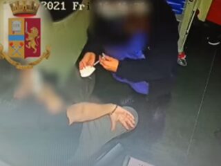 Italiaanse verpleegster leegde vaccins in doekje: opgepakt voor nepprikken