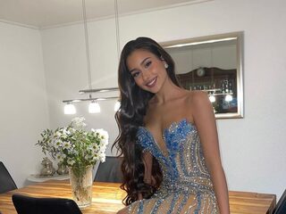 Model niet uitgenodigd voor bruiloft beste vriendin, omdat ze er 'te goed' uitzag