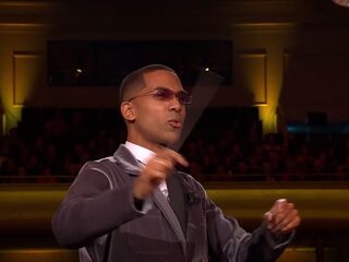 Sor steelt de show als dirigent in tv-programma 'Maestro'