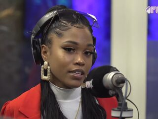 Powerchick Sheilani laat haar talent horen tijdens sessie bij Yous!