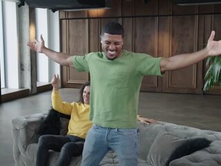 Poke maakt zwoele tropische versie van hit Wolter Kroes