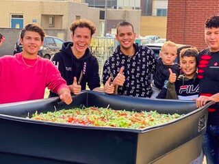 YouTuber Chahid maakt grootste kapsalon ter wereld (250 kg)
