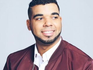 Danny (26) verloor zijn moeder en broertjes door huiselijk geweld