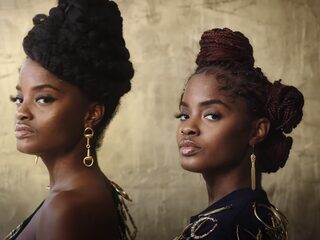 Blijf in beweging met de urban reggae van tweelingzussen Nick & Navi