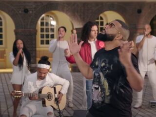 Mula B maakt bijzonder versie 'In Nije Dei' met koor