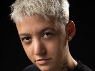 Hoe Carlijn (24) op forums werd aangespoord om zelfmoord te plegen