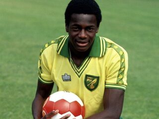 Homoseksualiteit in de voetbalwereld: "Als je het kan verbergen, doe je dat gewoon"