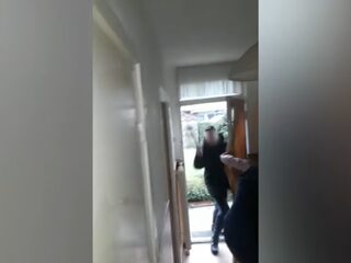 Schokkende beelden van buren die Syrisch gezin teisteren gaan social media over