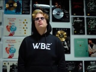 Esko maakt in trailer bekend dat hij weer terug is: "Het gaat beginnen"
