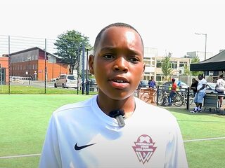 Xavi (13) organiseert voetbaltoernooien om geweld te stoppen